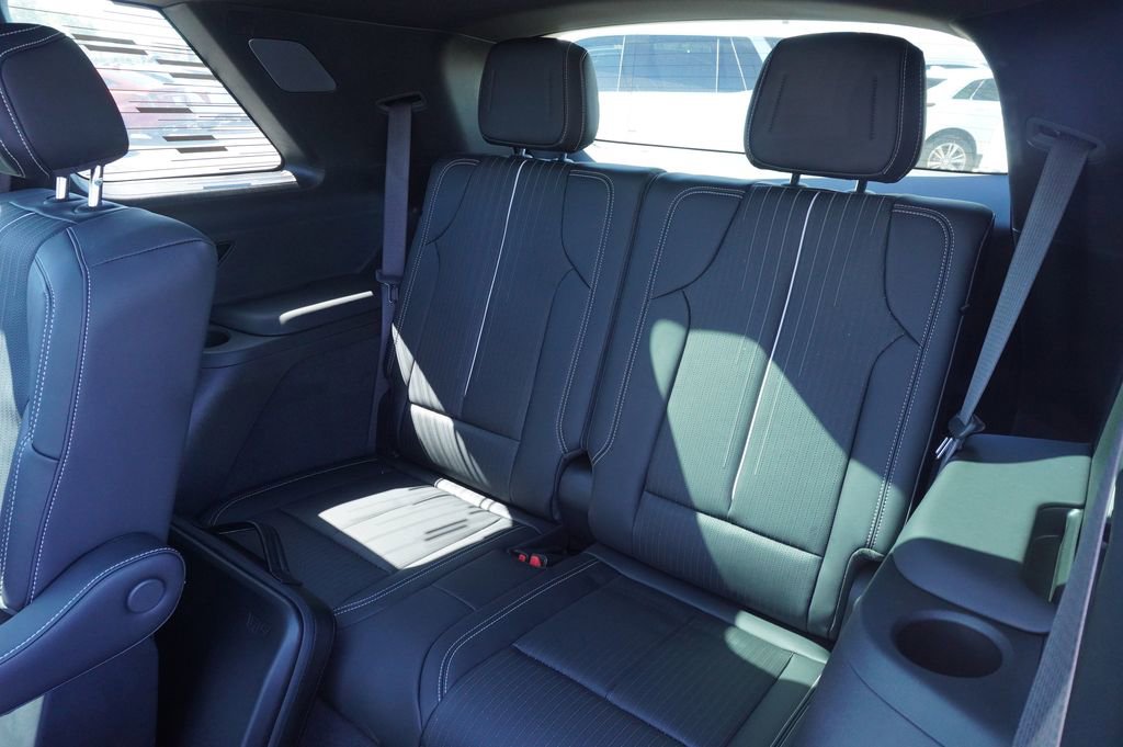 New 2026 Cadillac Vistiq Luxury AWD/4WD image 10