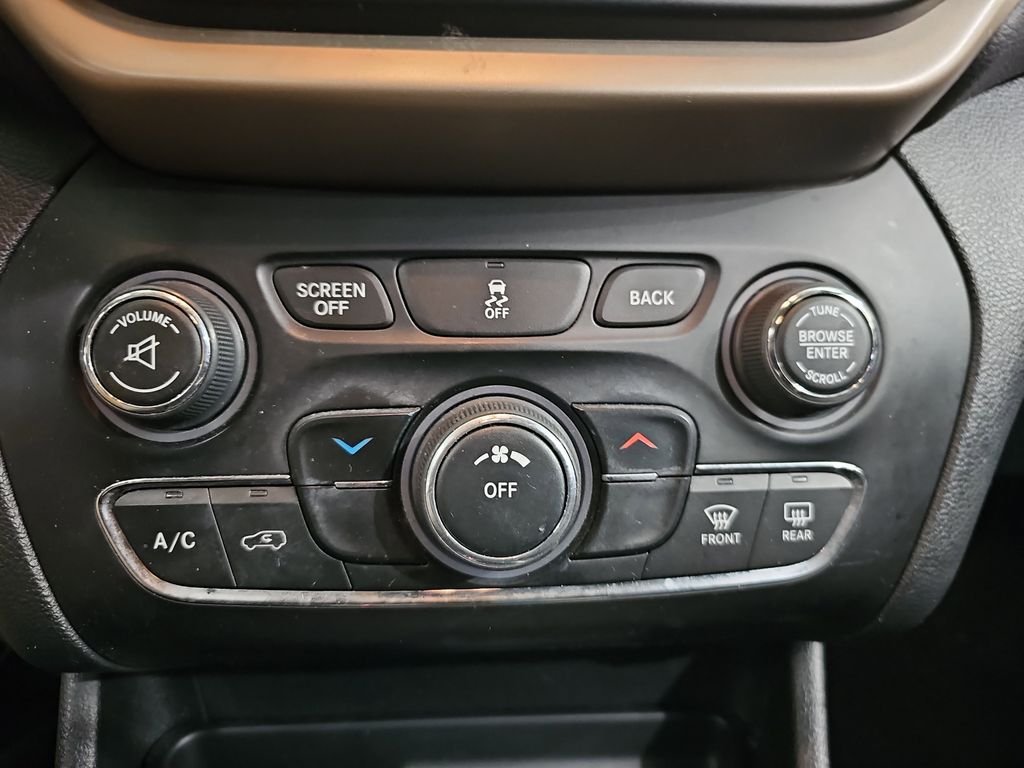 Used 2016 Jeep Cherokee Sport w/ Cold Weather Group AWD/4WD image 25