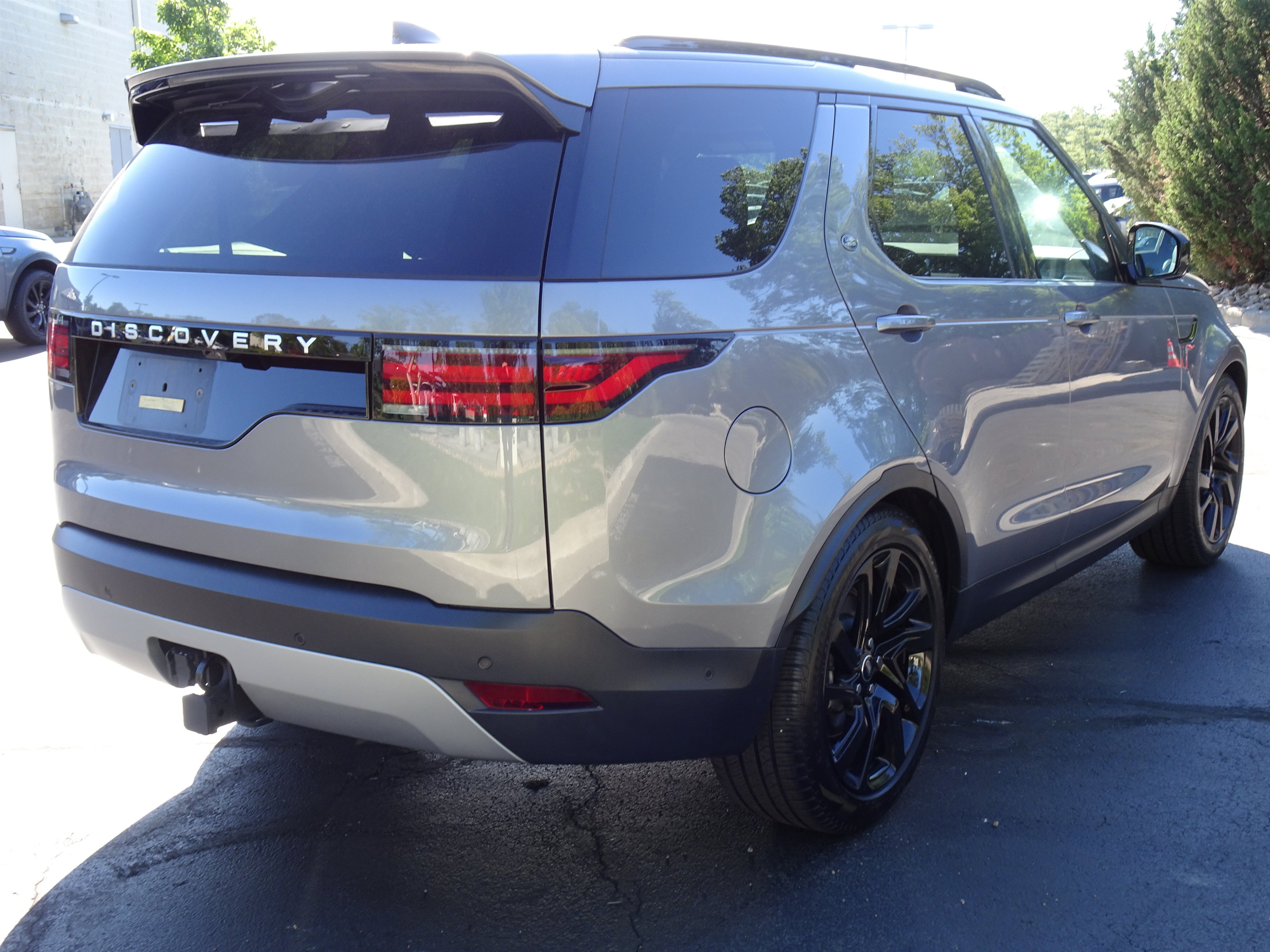 Certified 2025 Land Rover Discovery S AWD/4WD image 10