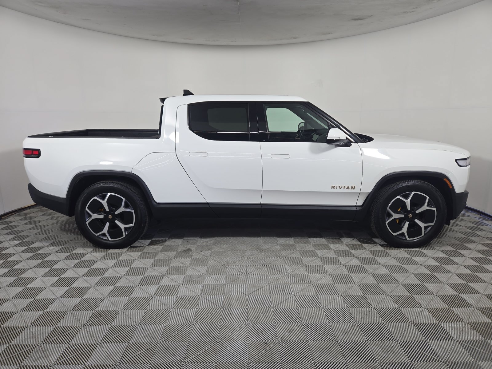 Used 2022 Rivian R1T Adventure AWD/4WD image 6