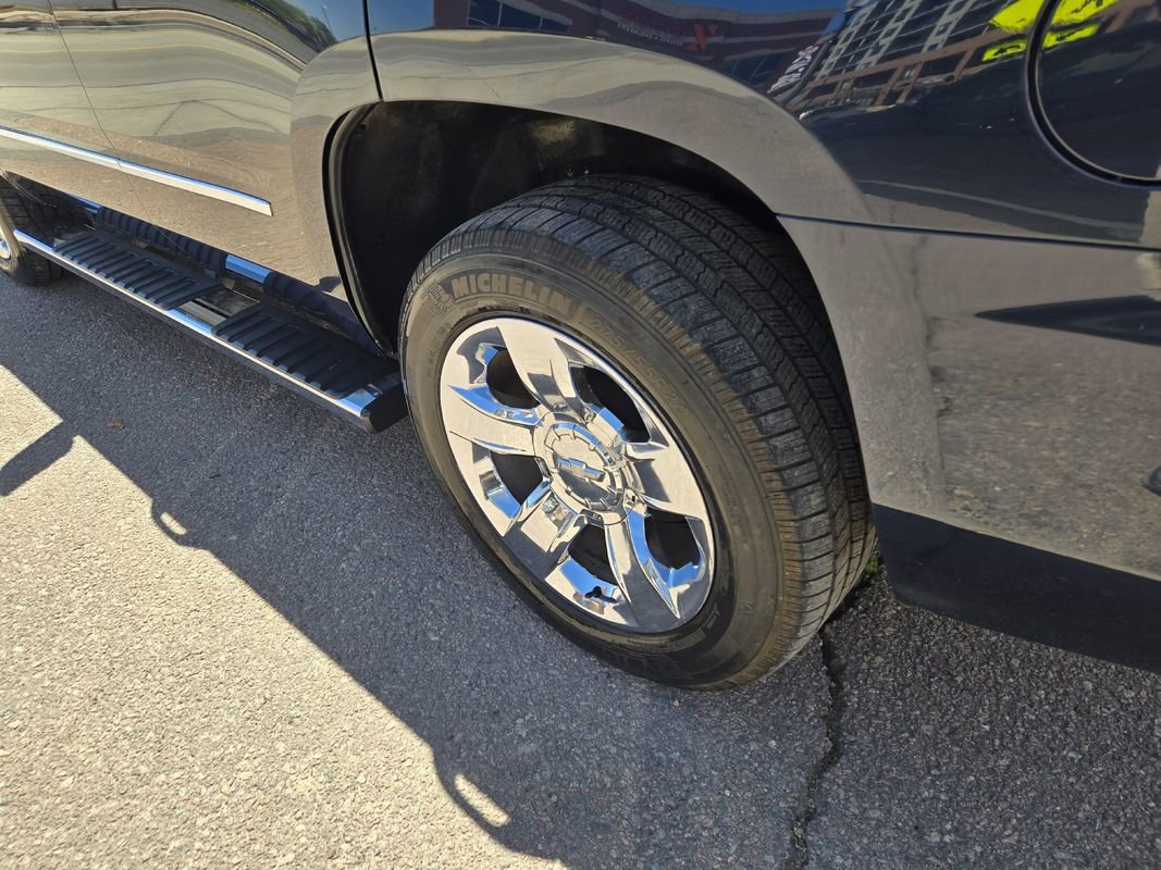 Used 2017 Chevrolet Tahoe LT w/ LT Signature Package AWD/4WD image 6