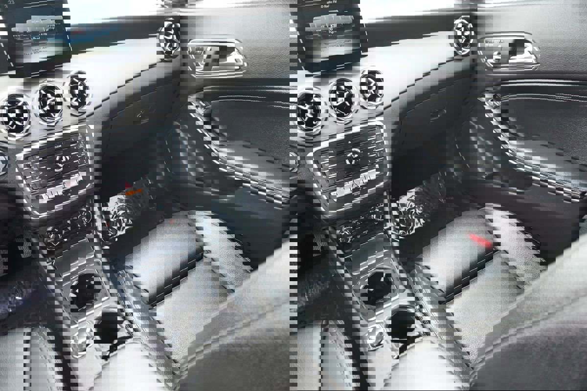 Used 2018 Mercedes-Benz CLA 250 image 21