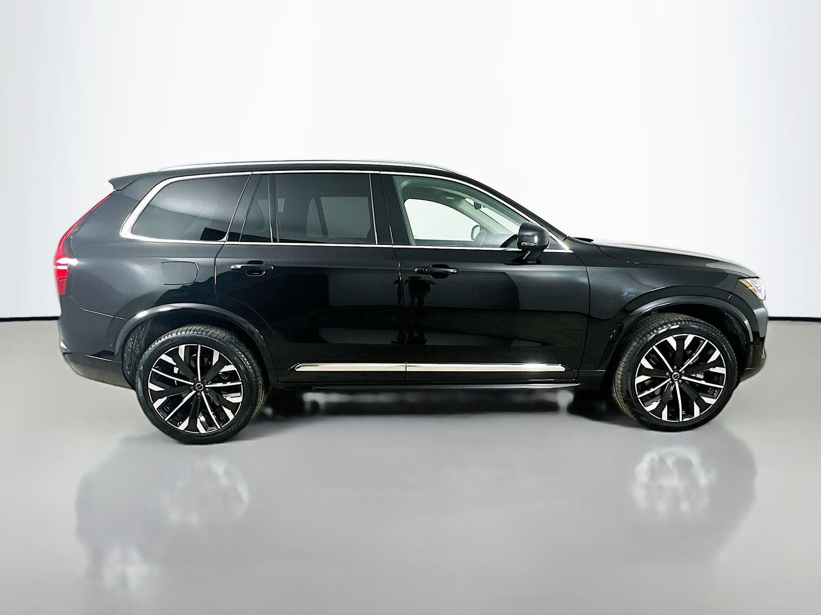 Used 2026 Volvo XC90 B6 Plus w/ Protection Package Premier AWD/4WD image 4