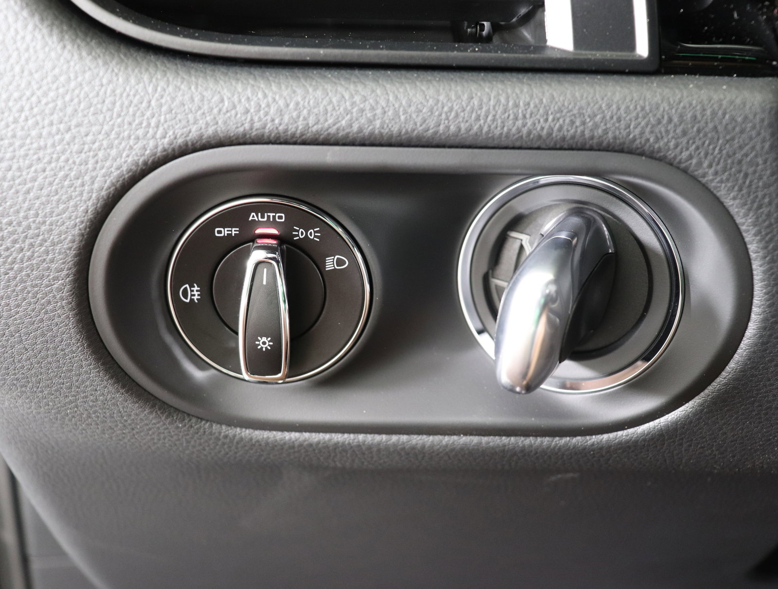 Used 2025 Porsche Macan image 32