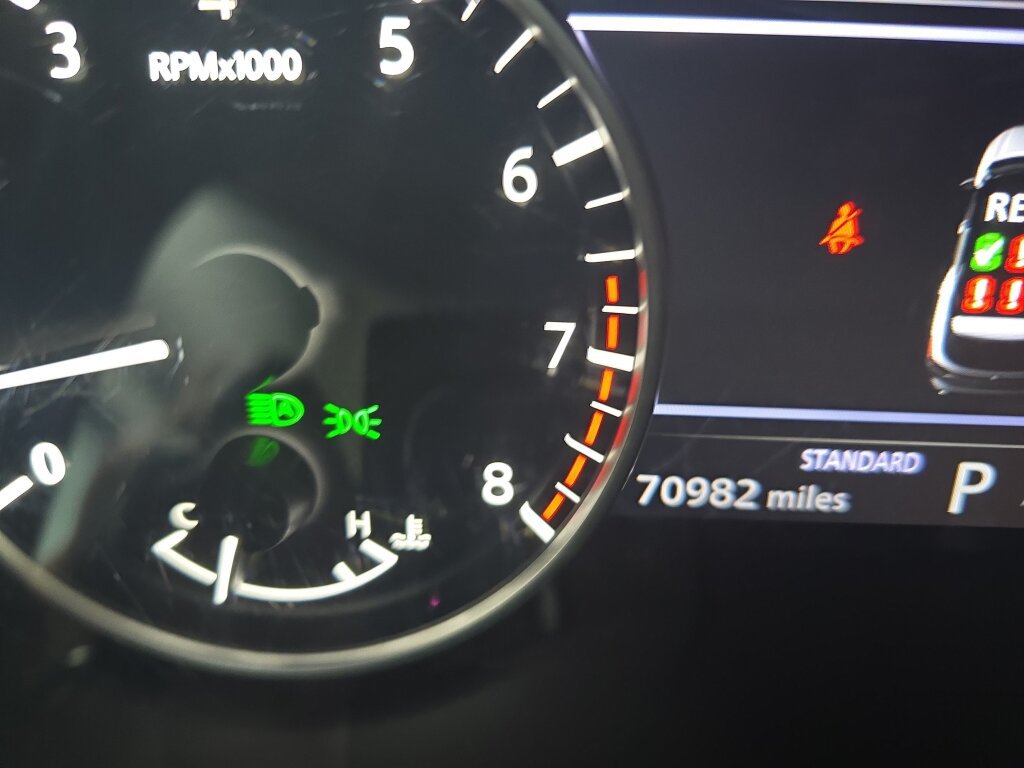 Used 2024 Nissan Pathfinder SL FWD image 9