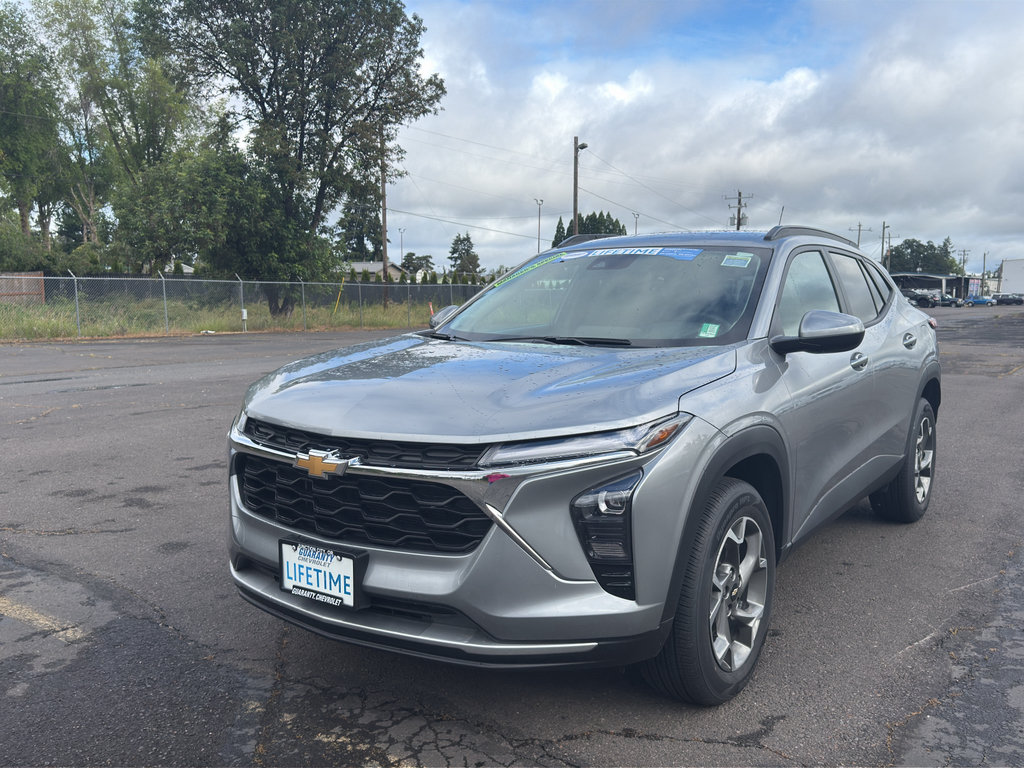 New 2025 Chevrolet Trax LT w/ Driver Confidence Package FWD image 4