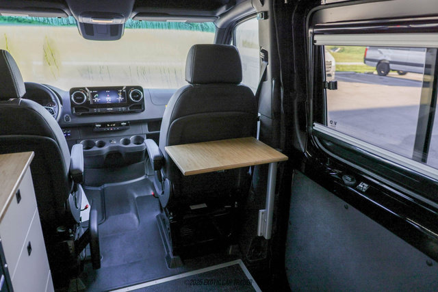 Used 2024 Mercedes-Benz Sprinter 2500 image 65