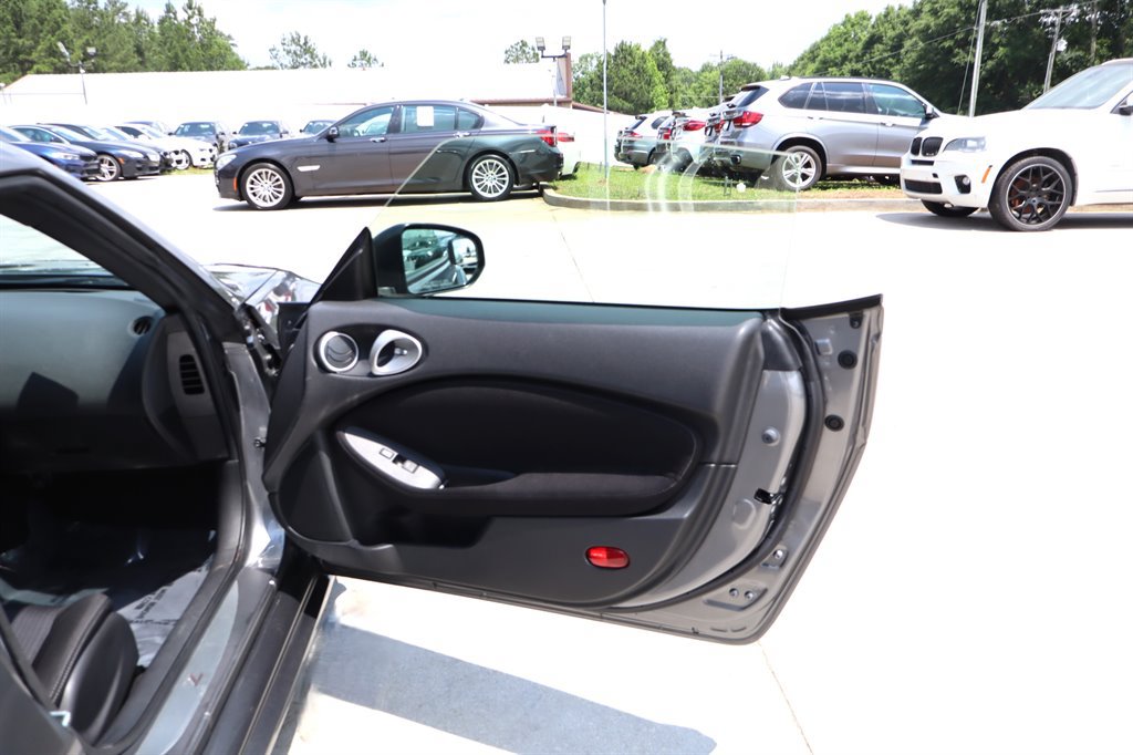 Used 2011 Nissan 370Z Coupe w/ Sport Pkg RWD image 36