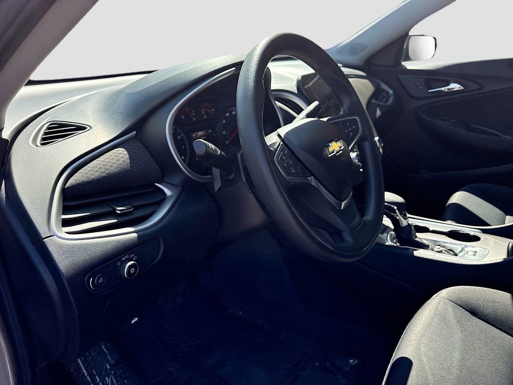 Used 2022 Chevrolet Malibu LT FWD image 5
