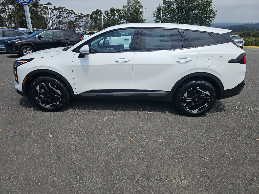 New 2026 Kia Sportage S image 2