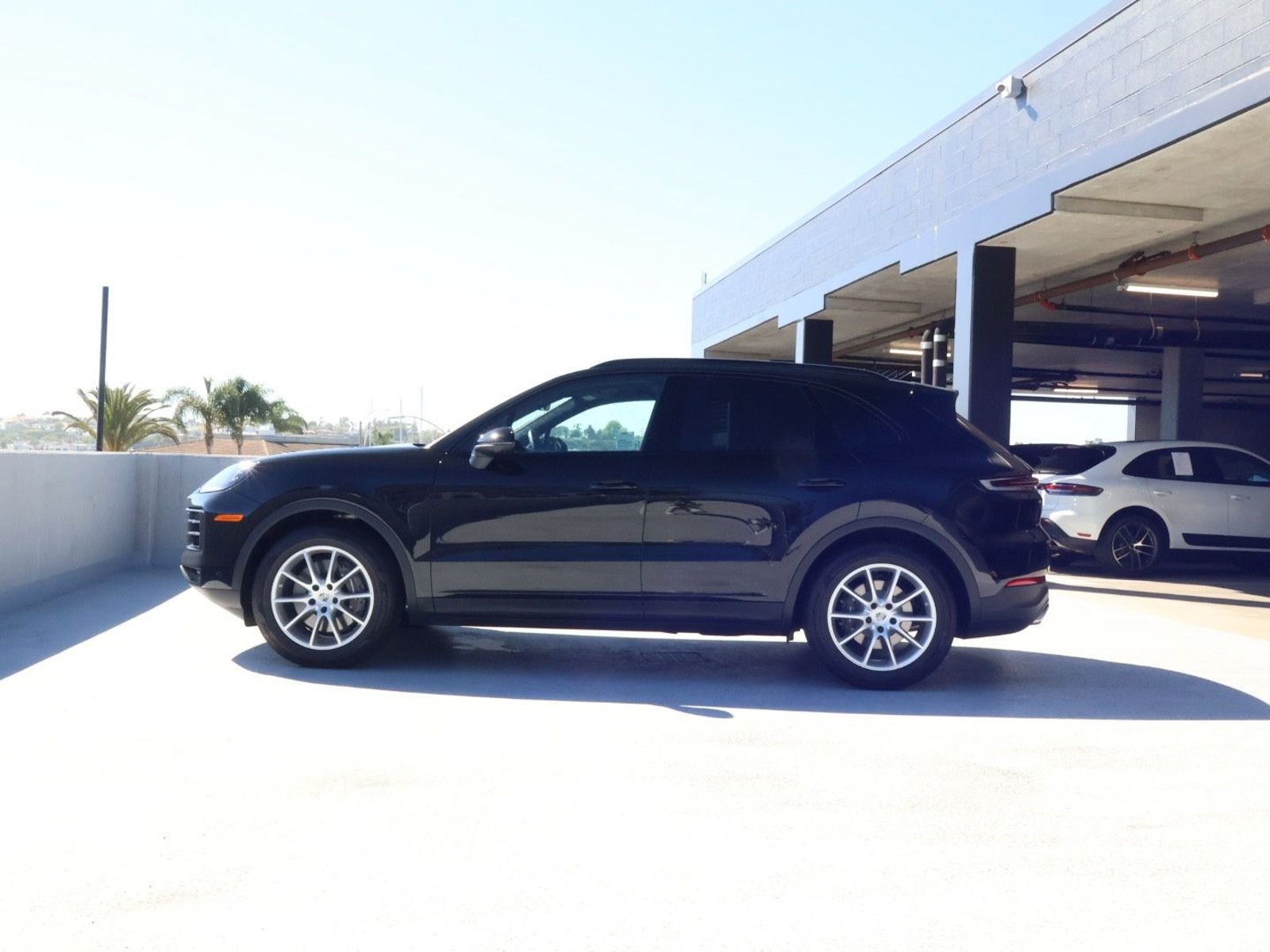 Certified 2025 Porsche Cayenne AWD/4WD image 2