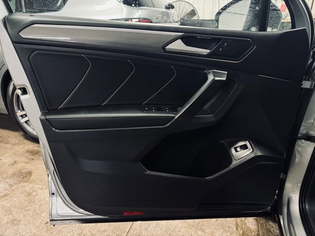 Used 2022 Volkswagen Tiguan SE R-Line image 15