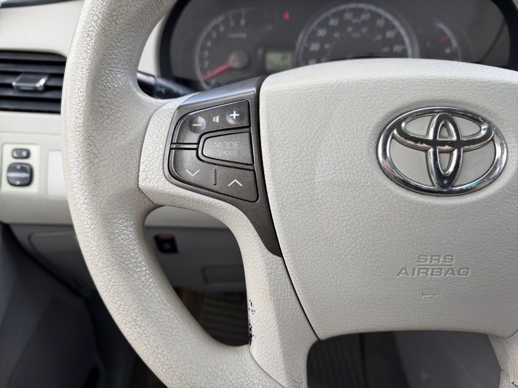 Used 2012 Toyota Sienna LE image 18