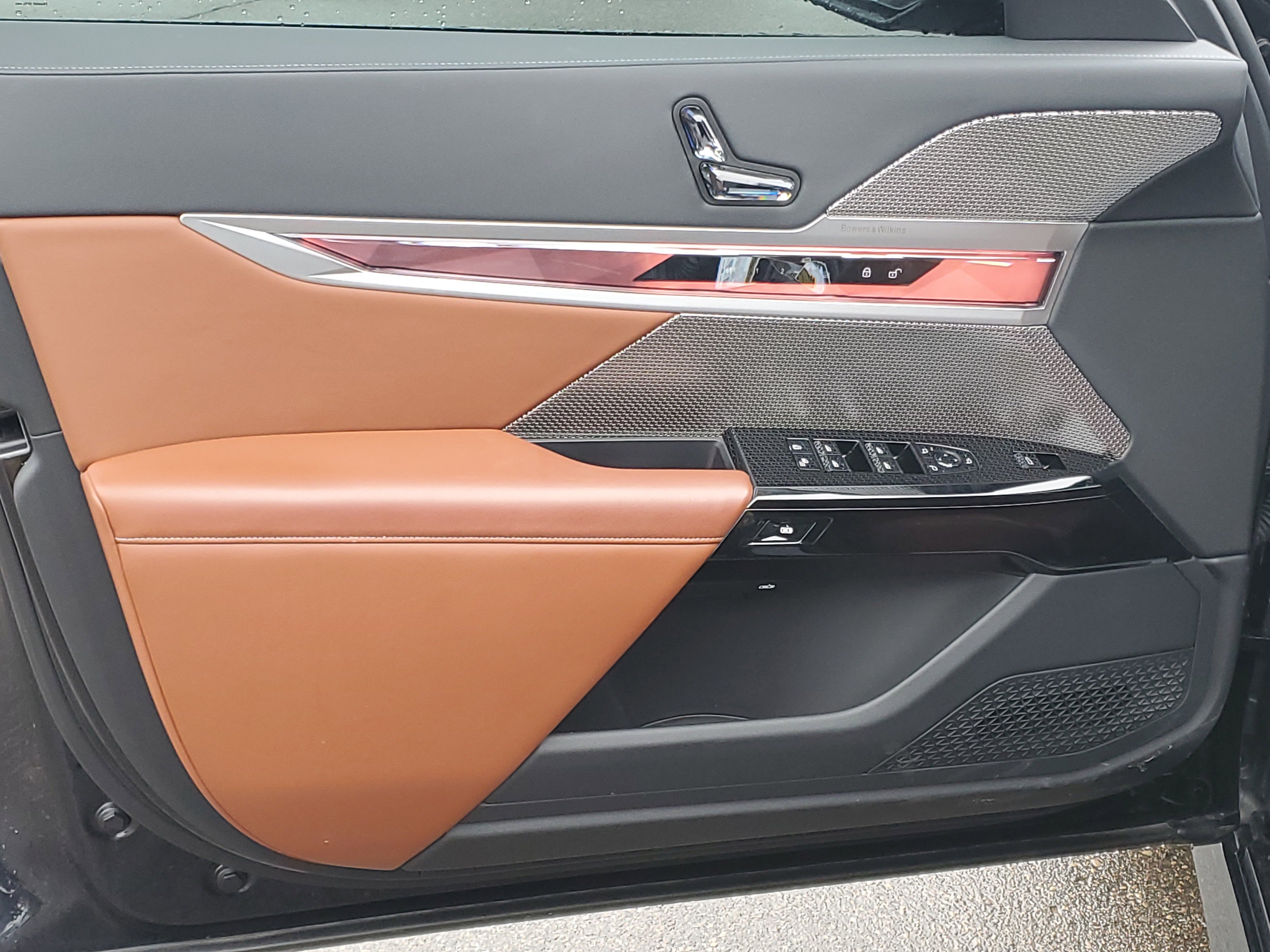 Used 2023 BMW 760i xDrive image 5