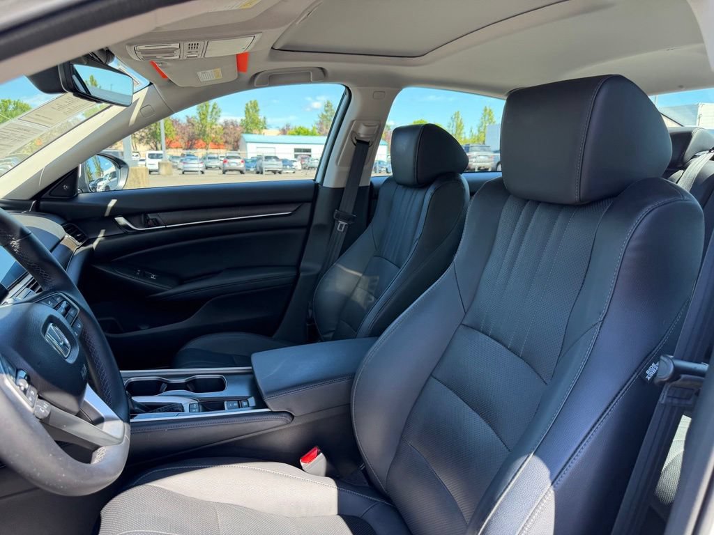 Used 2018 Honda Accord Touring image 16