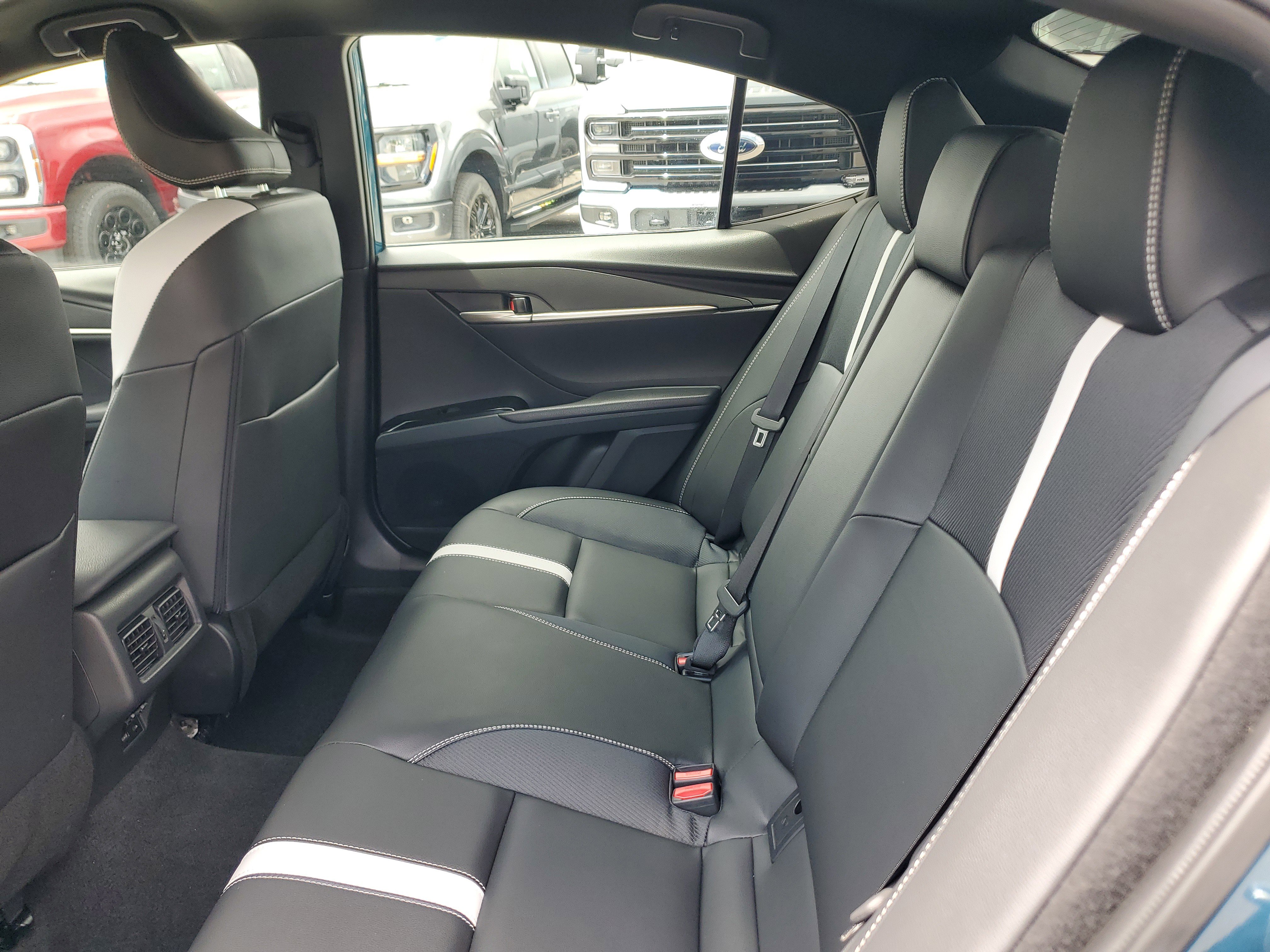 Used 2025 Toyota Camry SE FWD image 13