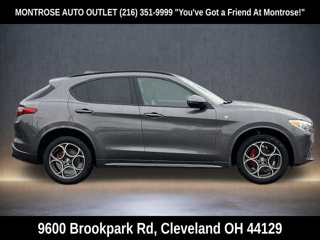 Used 2023 Alfa Romeo Stelvio Ti w/ Active Assist Plus Package image 8