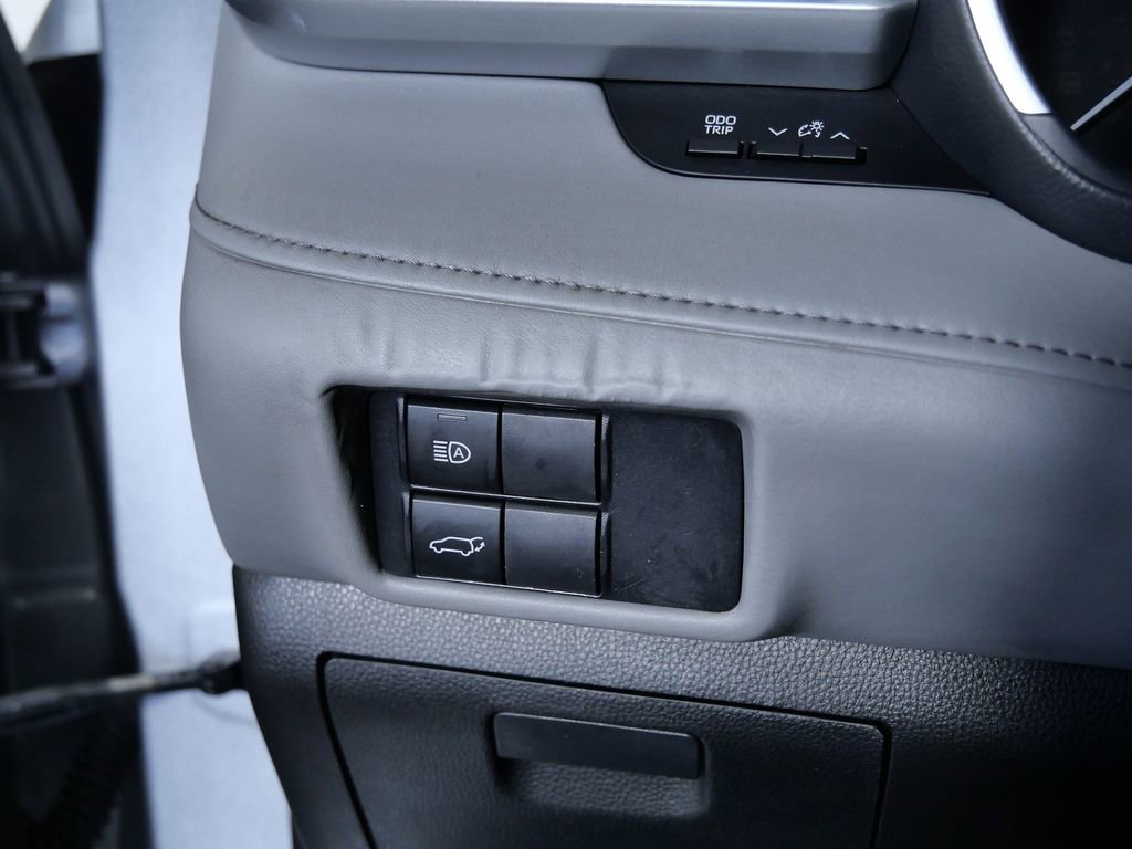 Used 2020 Toyota Highlander XLE image 22