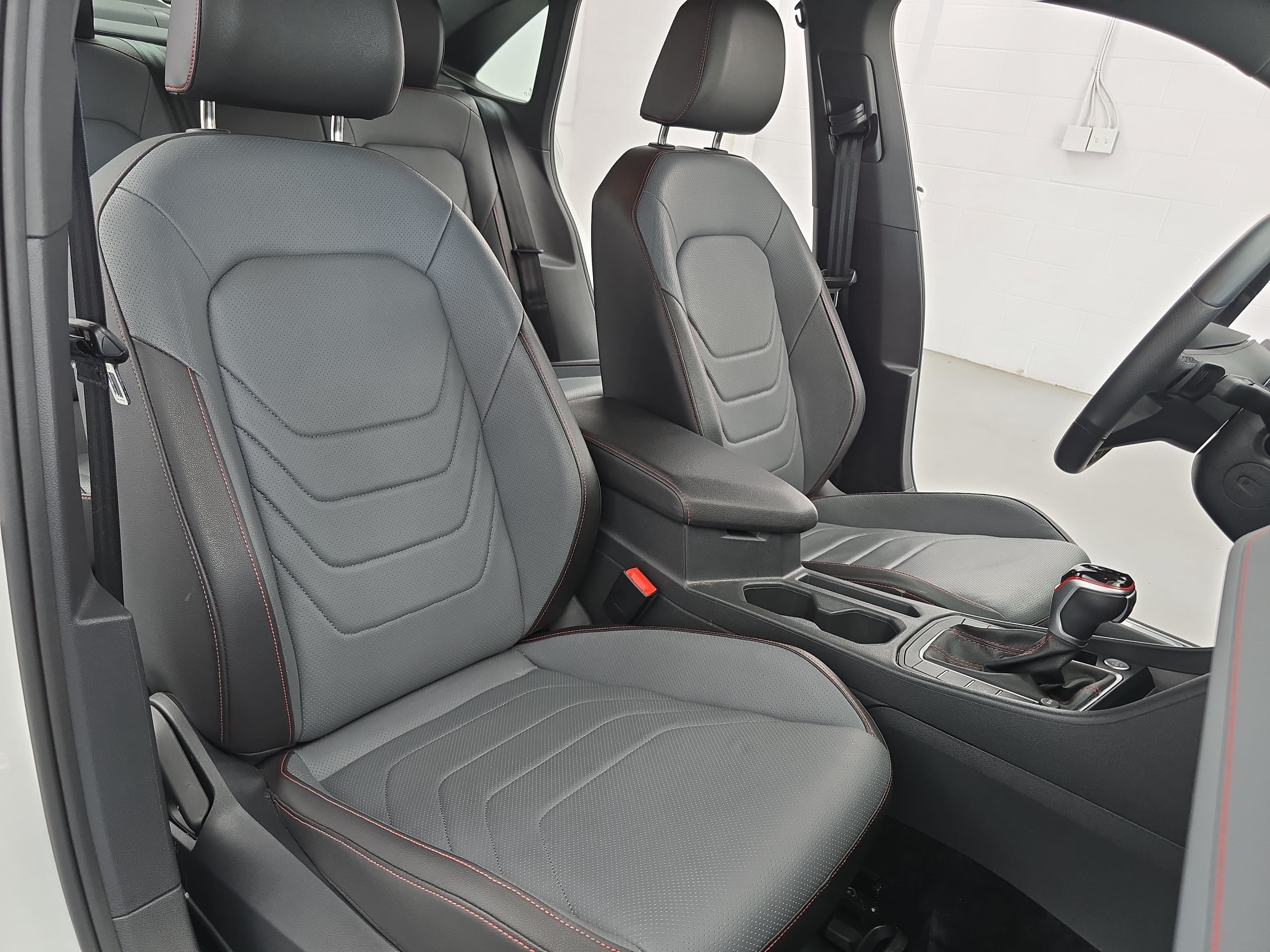 Certified 2025 Volkswagen Jetta GLI Autobahn w/ GLI Black Package FWD image 10