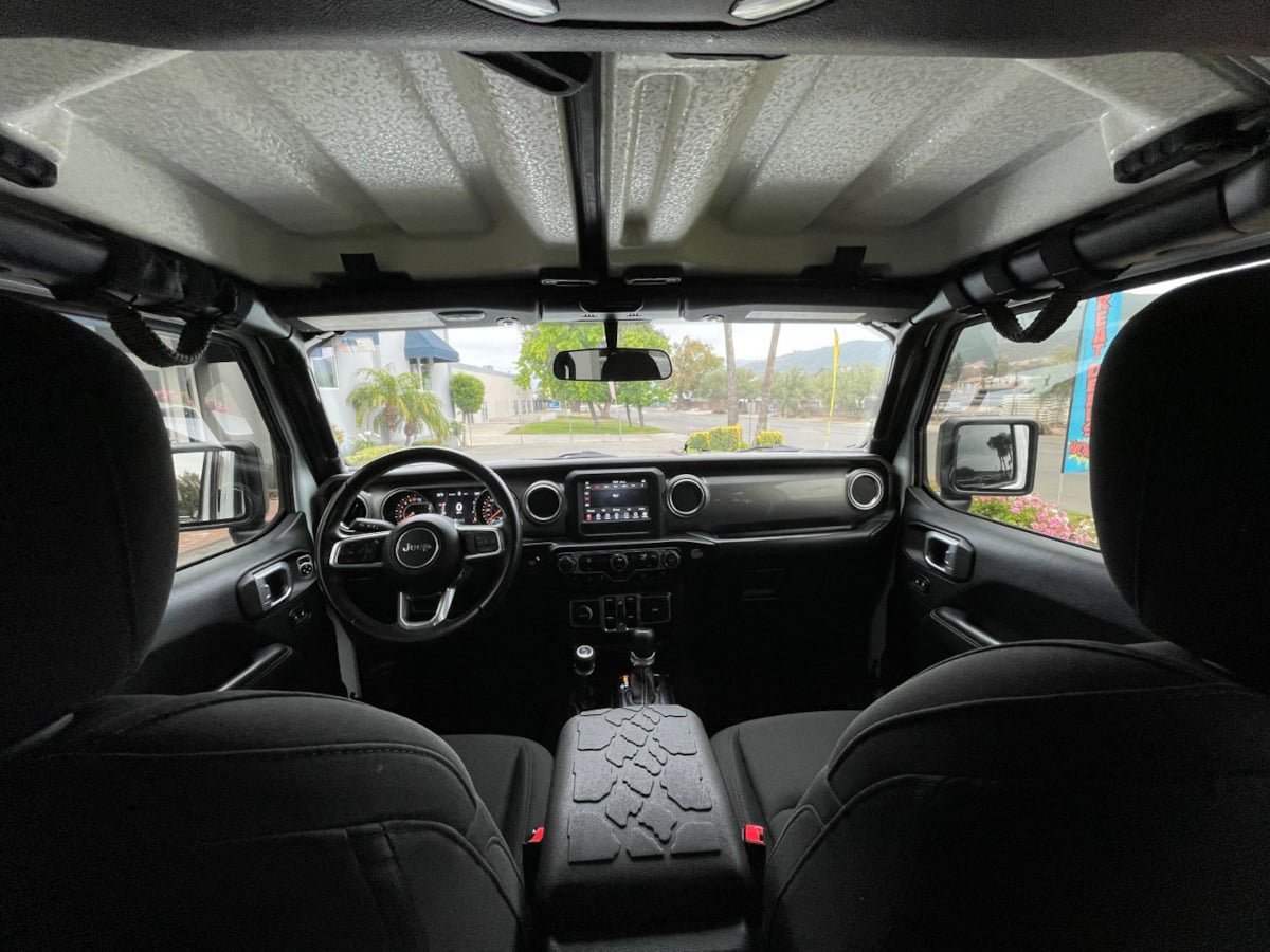 Used 2019 Jeep Wrangler Unlimited Sahara AWD/4WD image 13
