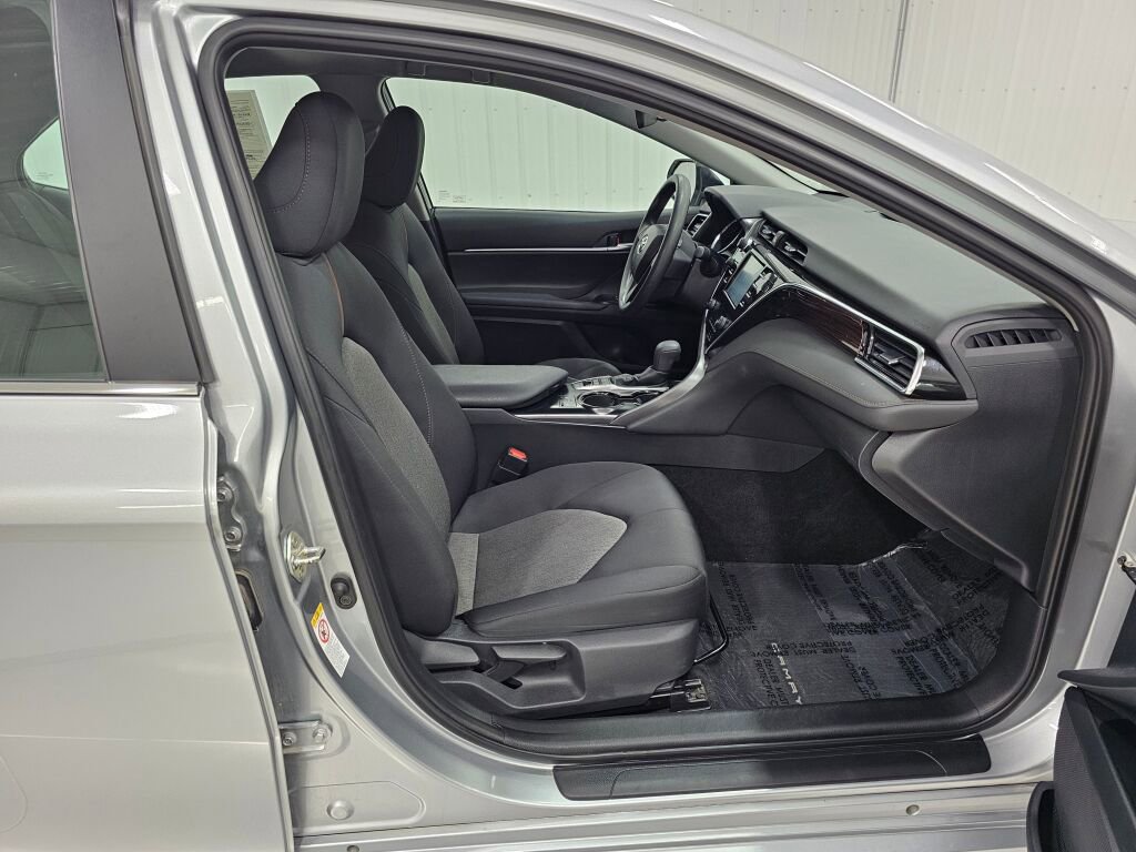 Used 2018 Toyota Camry LE image 20