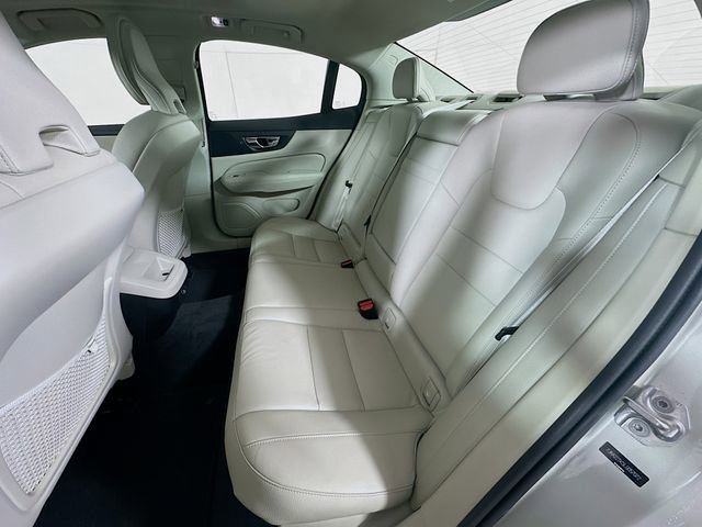 Used 2020 Volvo S60 T6 Momentum image 25
