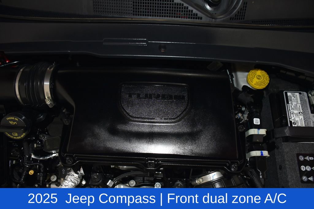 Used 2025 Jeep Compass Trailhawk AWD/4WD image 7