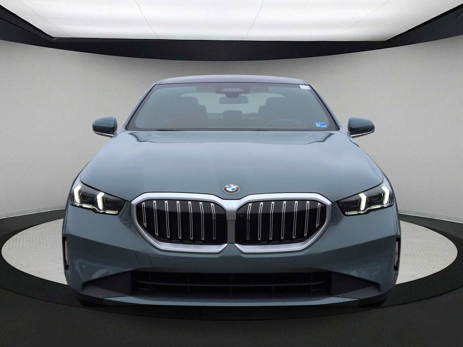 Used 2026 BMW 530i xDrive w/ Executive Package AWD/4WD image 3