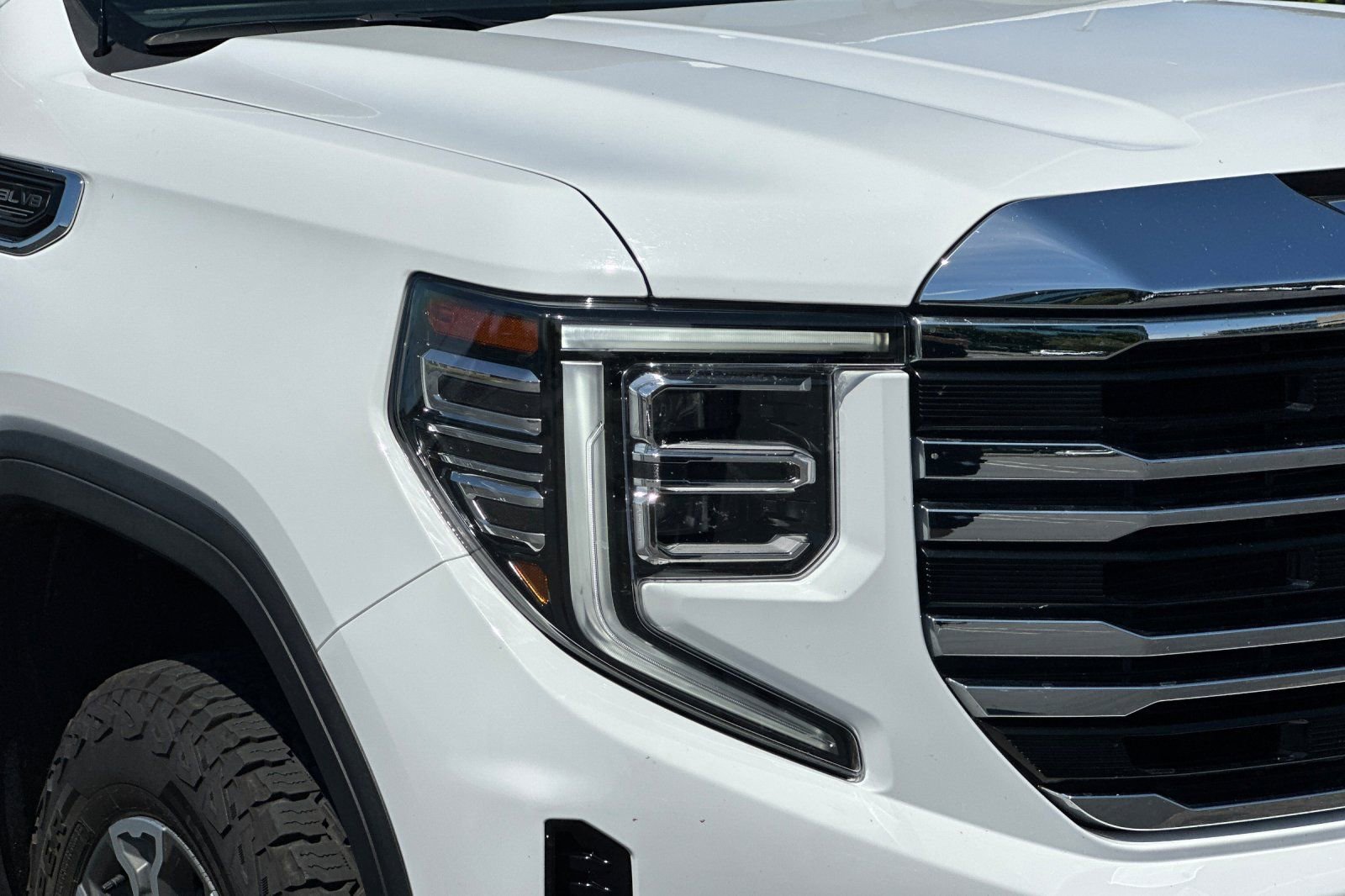 Used 2025 GMC Sierra 1500 SLT AWD/4WD image 44