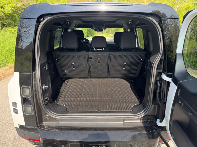 New 2026 Land Rover Defender 110 S AWD/4WD image 7