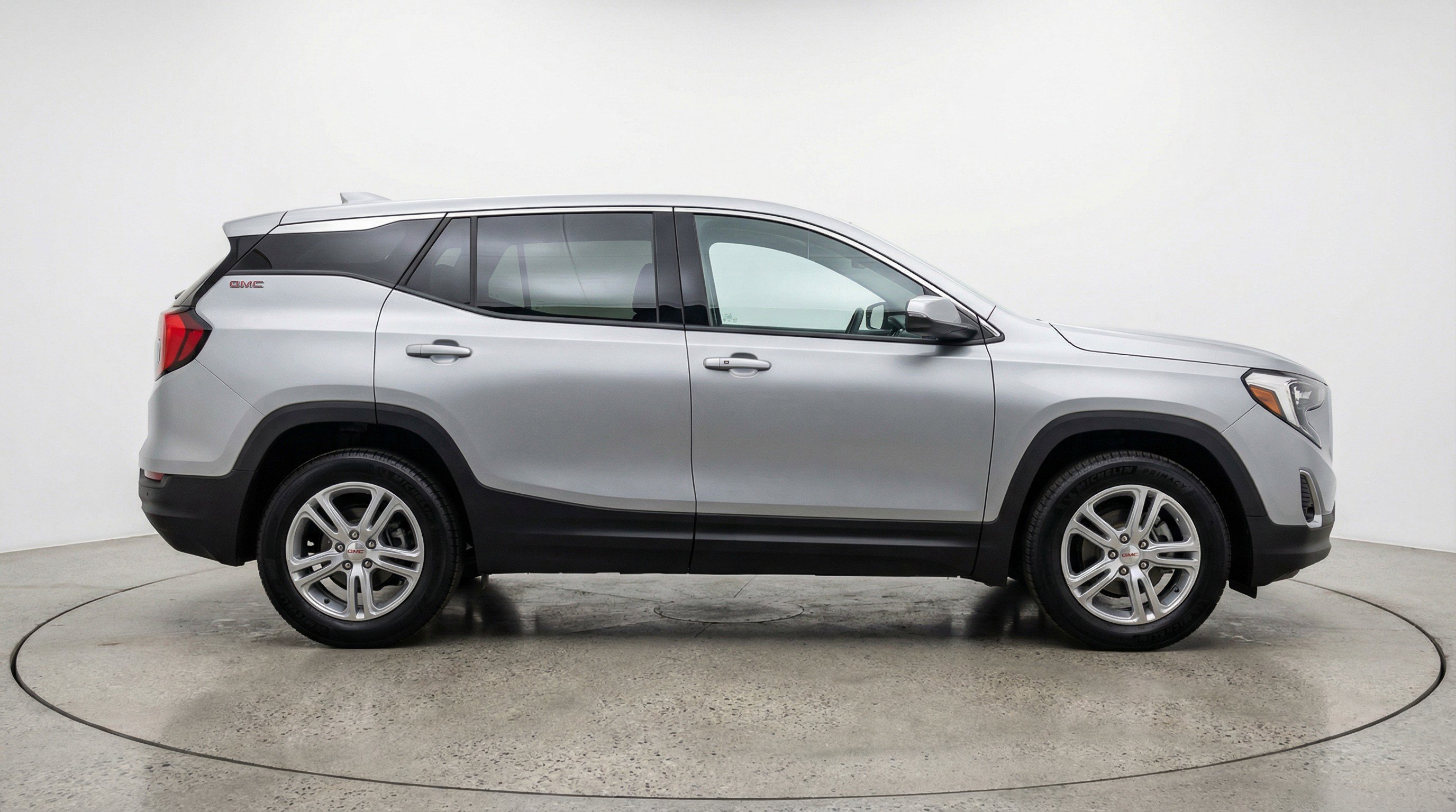 Used 2024 GMC Terrain SLE image 11