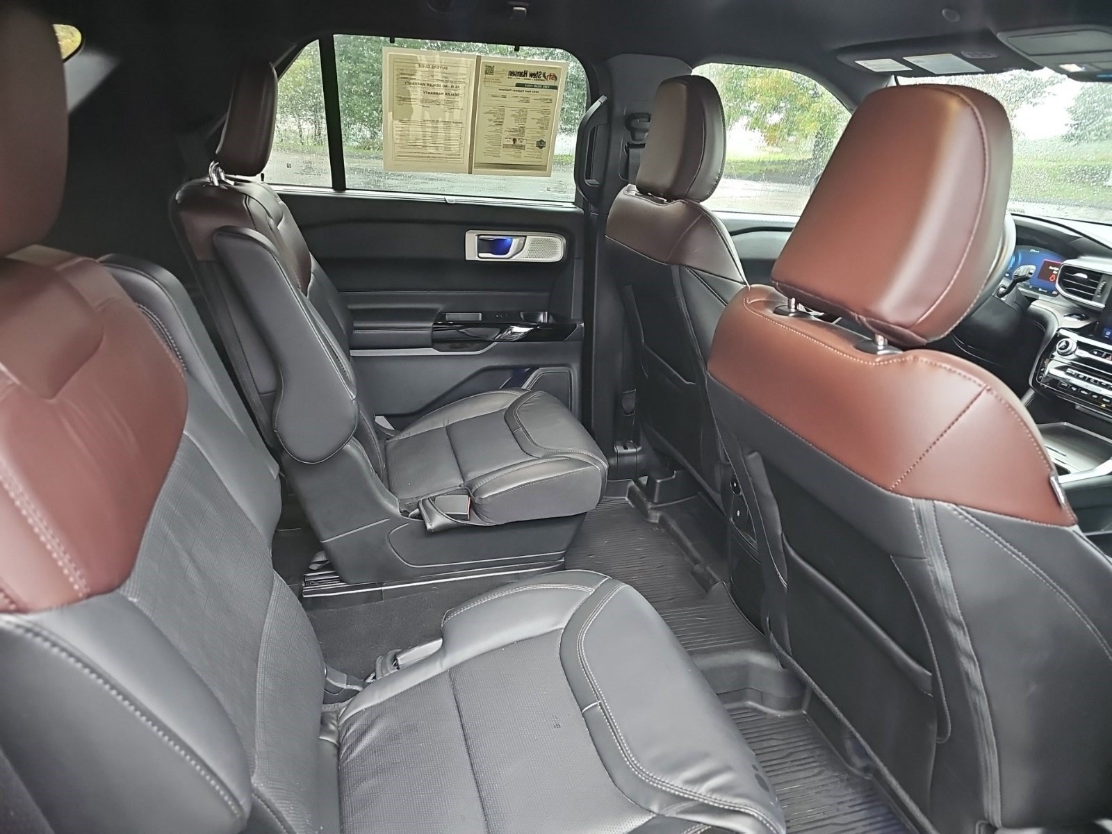Used 2023 Ford Explorer Platinum w/ Technology Package AWD/4WD image 16