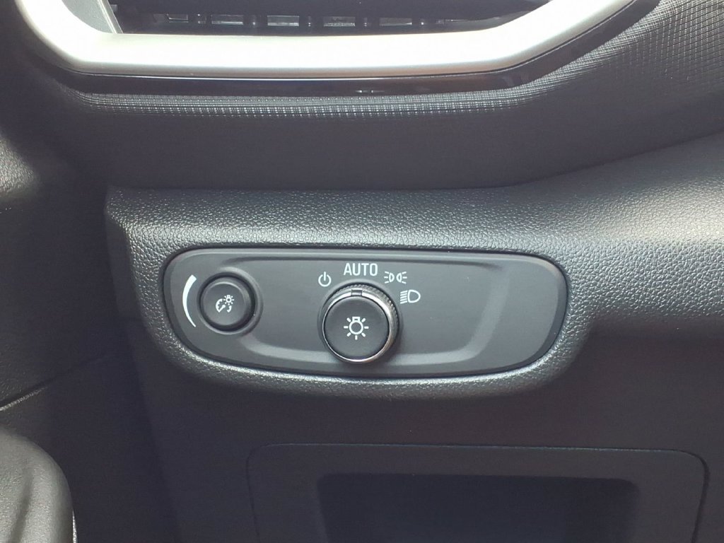 Used 2023 Chevrolet TrailBlazer LS FWD image 23