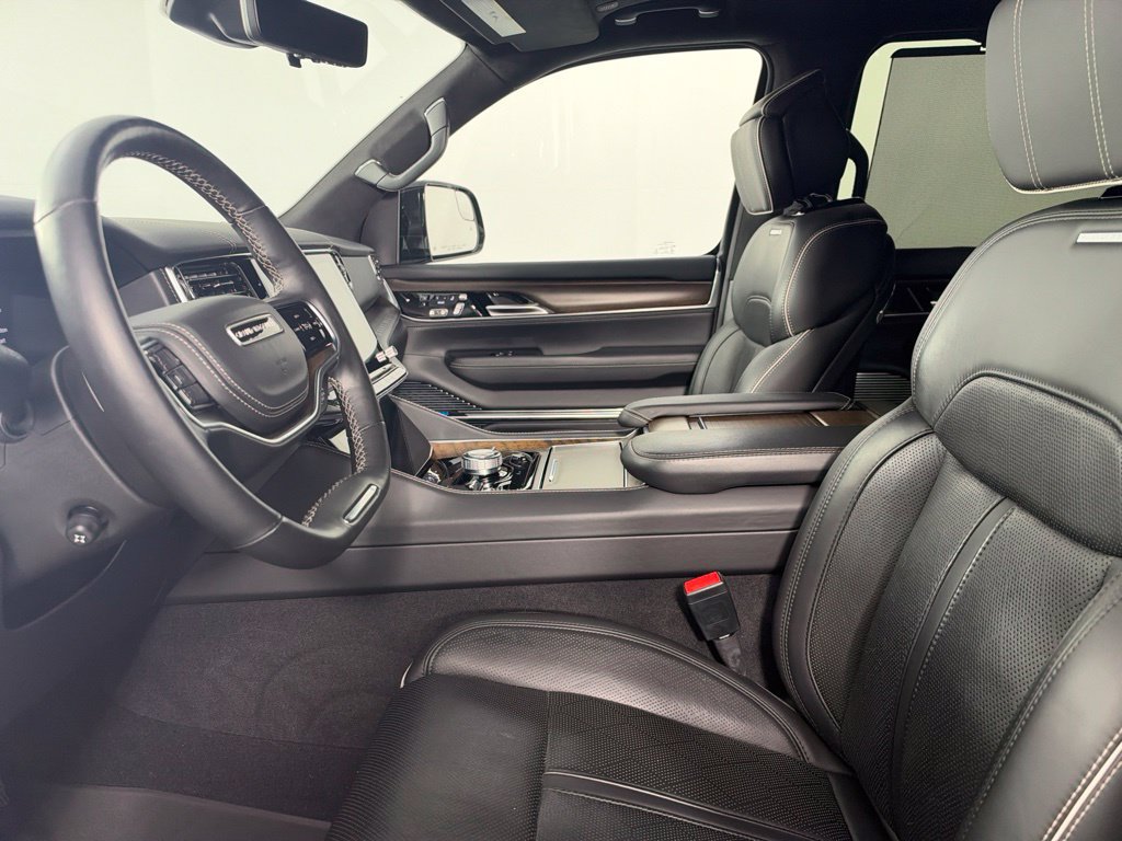 Used 2022 Jeep Grand Wagoneer Series II AWD/4WD image 13