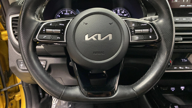 Used 2023 Kia Seltos SX w/ SX Sunroof Package AWD/4WD image 19