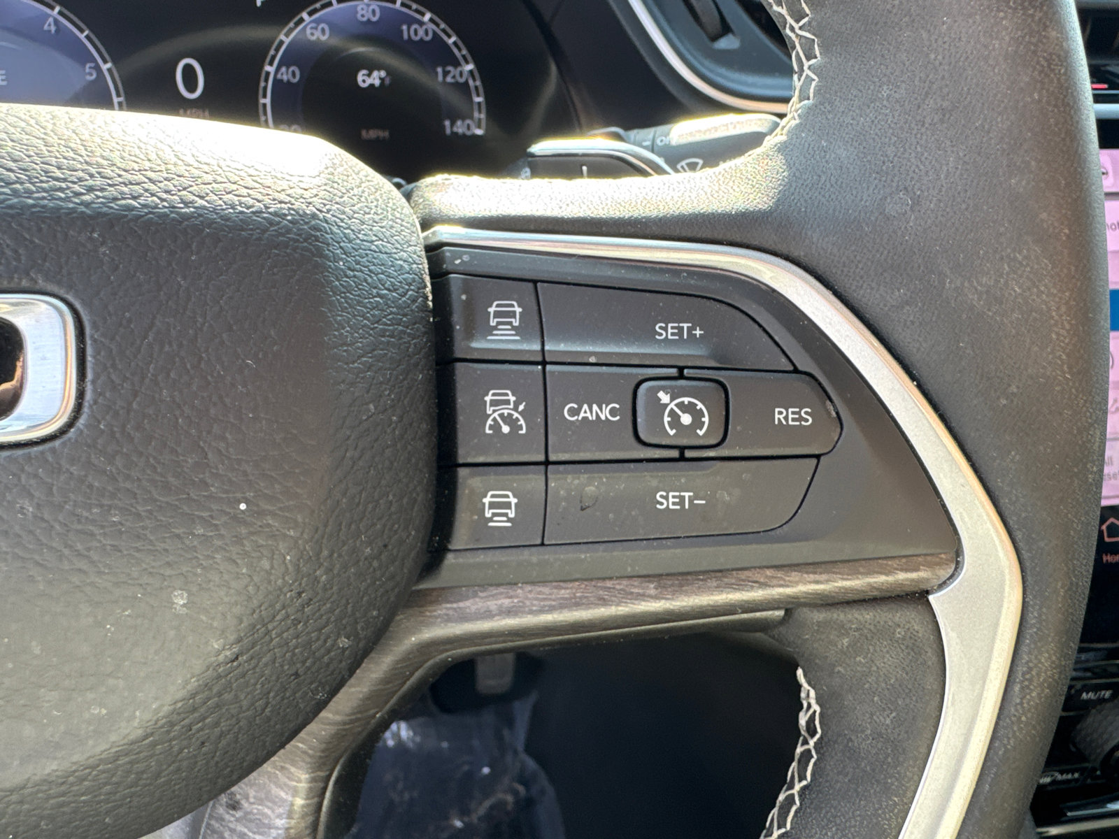 Certified 2024 Jeep Grand Cherokee Limited image 28