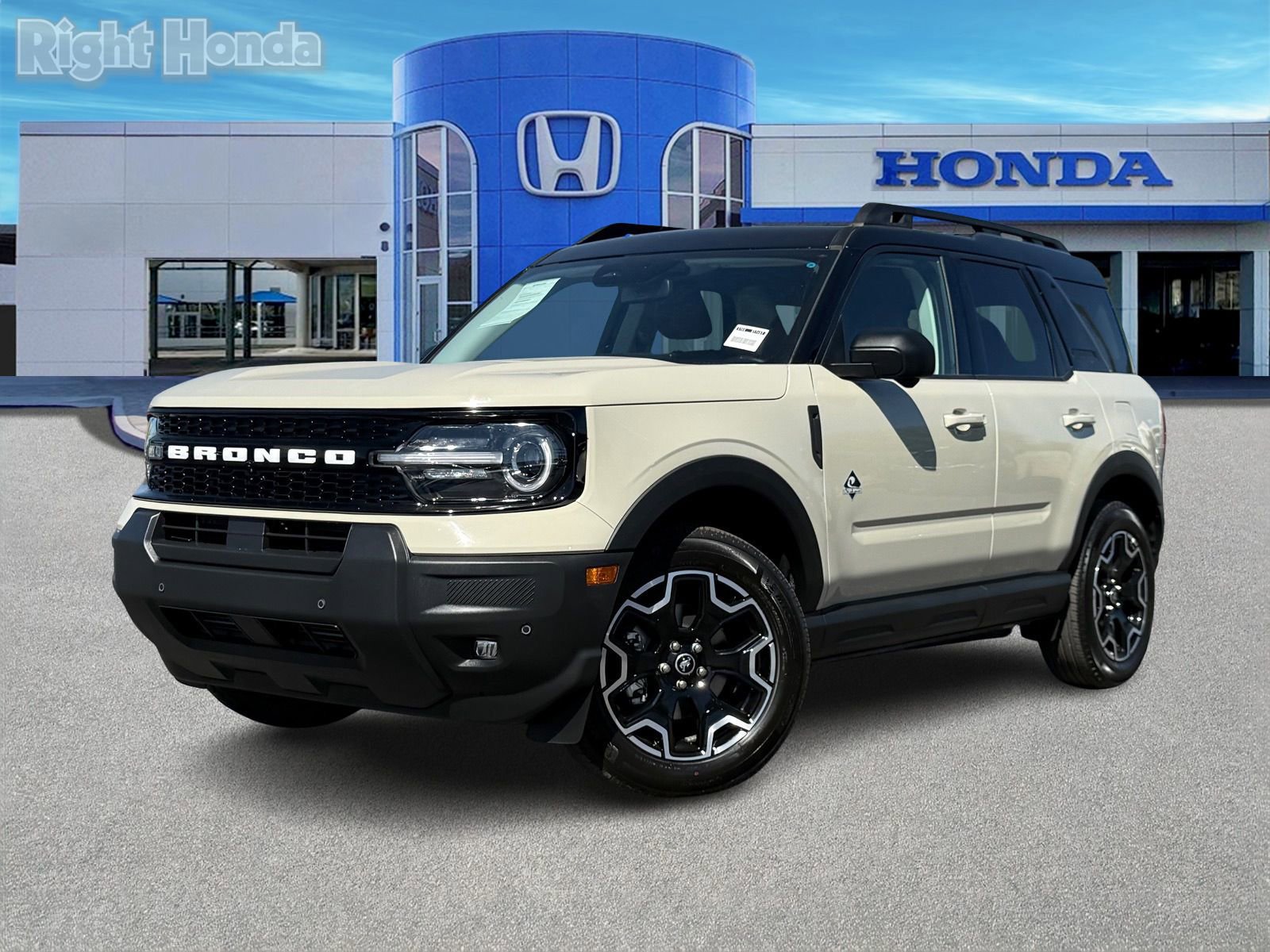 Used 2025 Ford Bronco Sport Outer Banks w/ Outer Banks Tech Package+ image 2