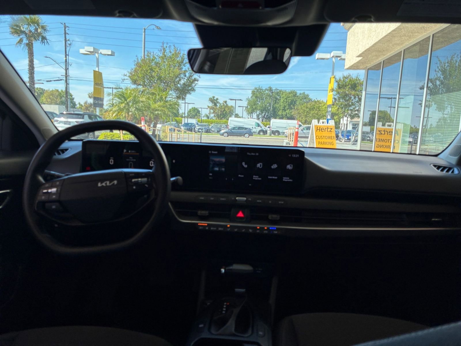 Used 2025 Kia K4 LXS image 33