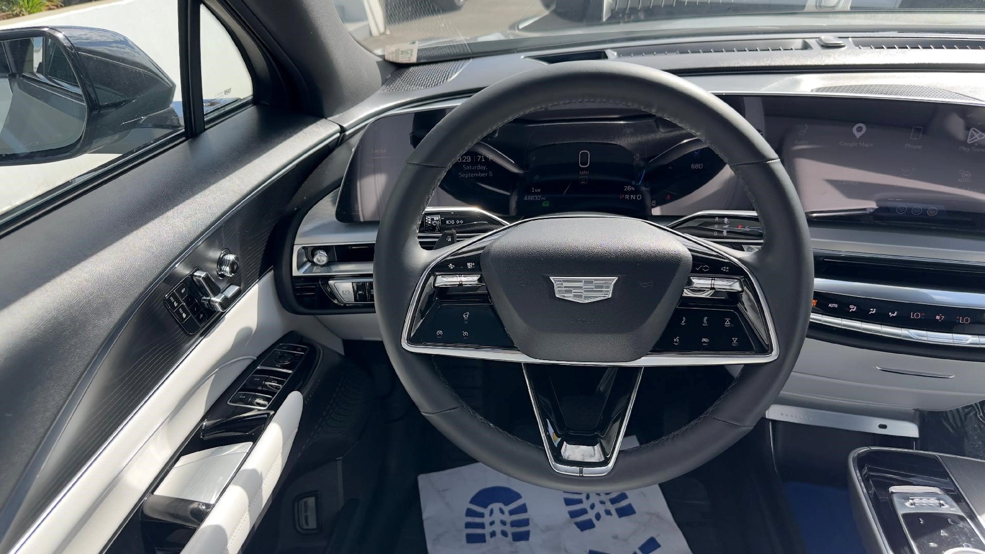 Certified 2024 Cadillac Lyriq Luxury AWD/4WD image 10