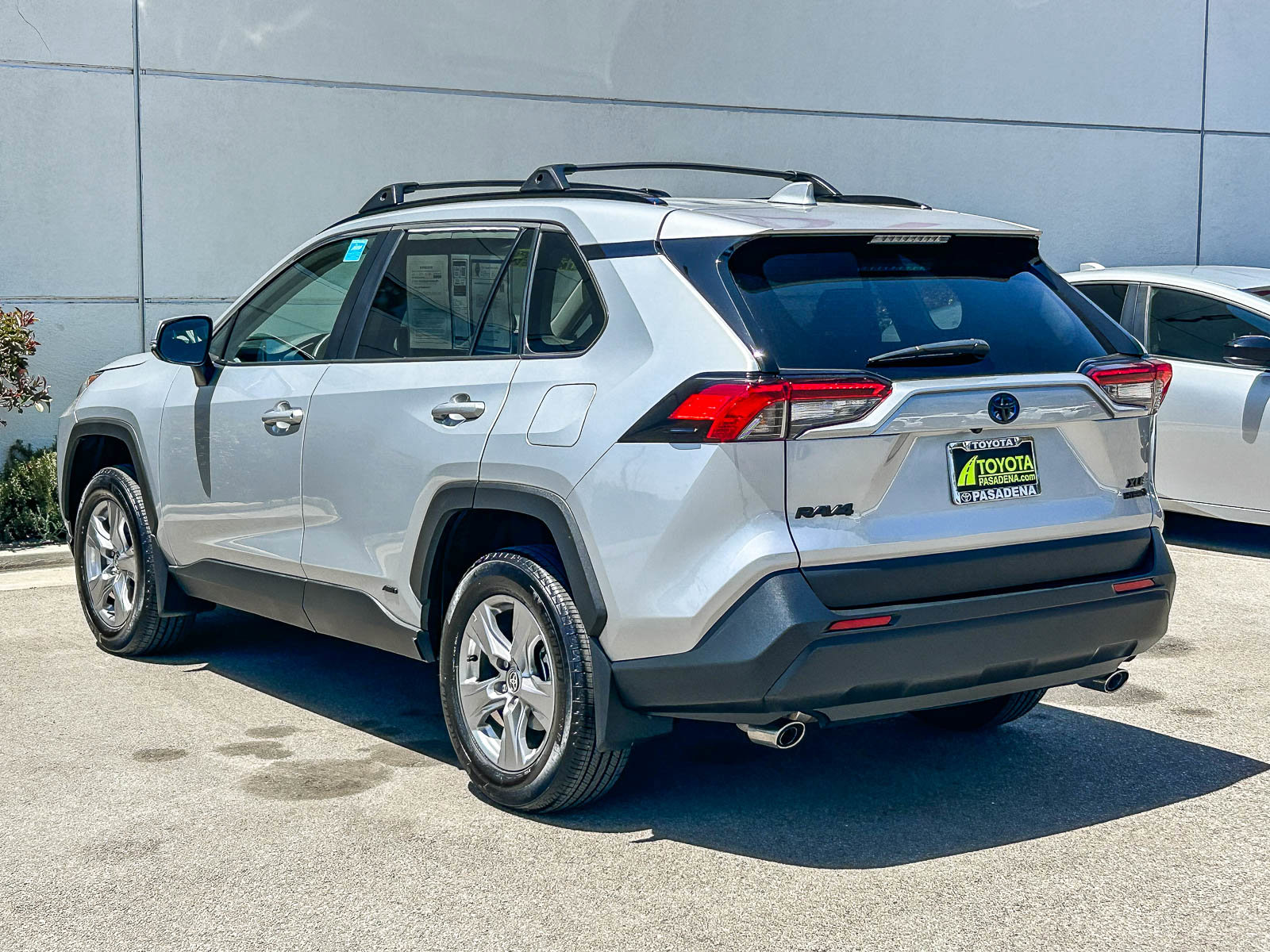 Used 2024 Toyota RAV4 XLE AWD/4WD image 8