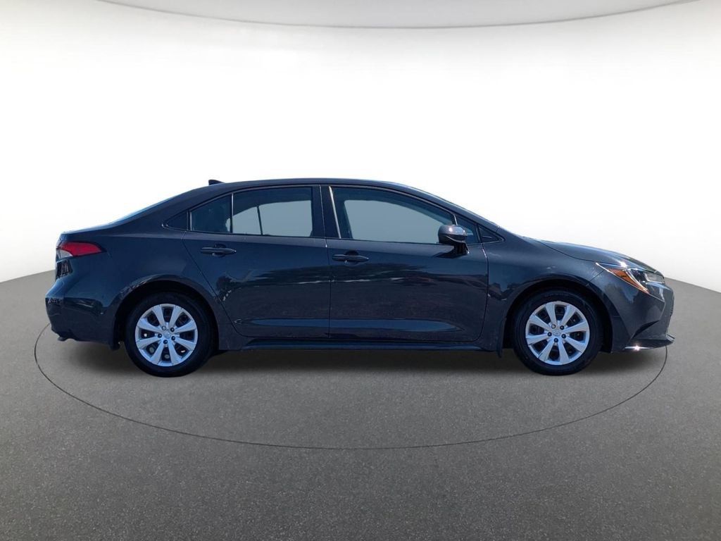 Used 2025 Toyota Corolla LE FWD image 4