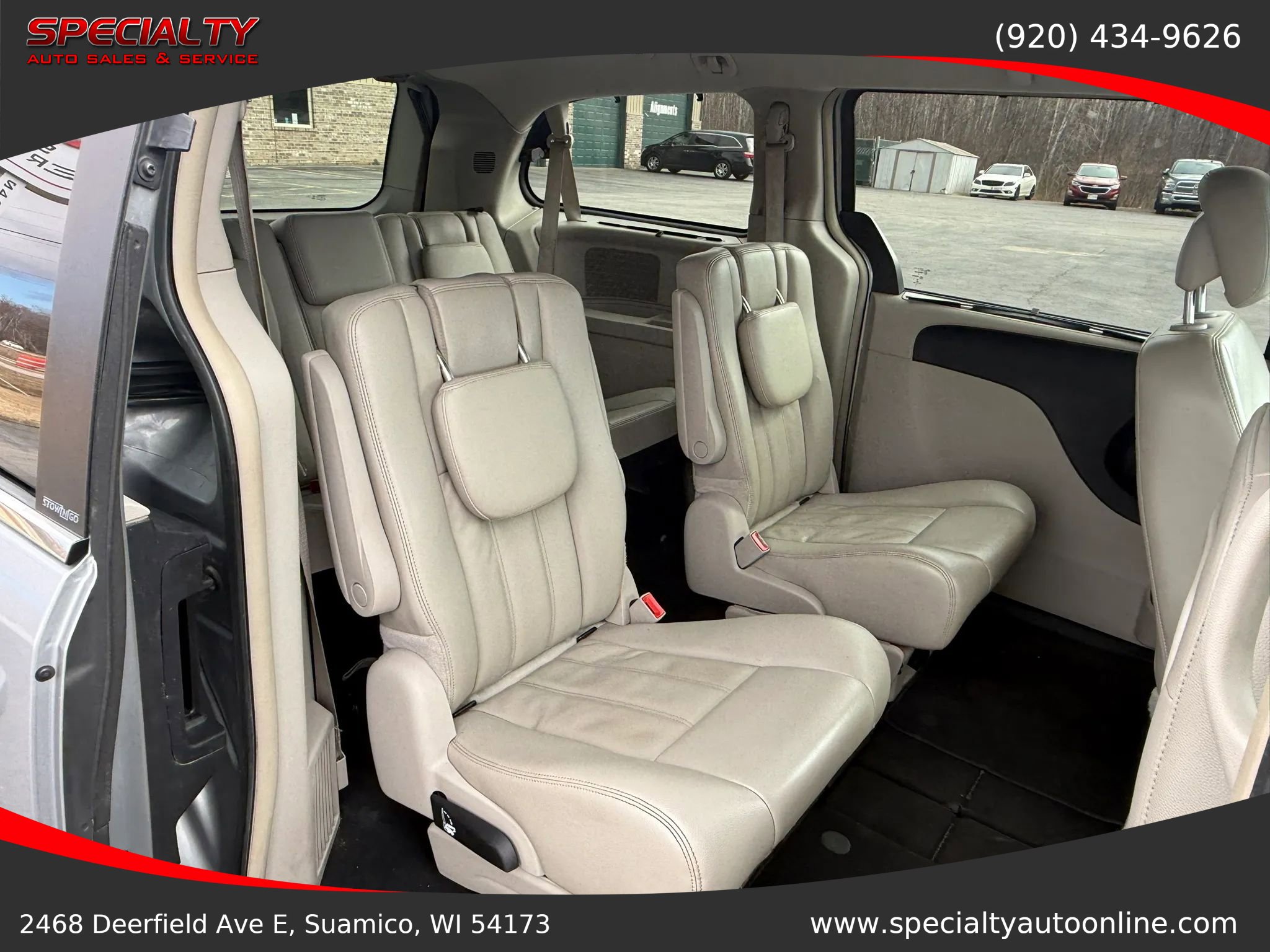 Used 2013 Chrysler Town & Country Touring FWD image 18