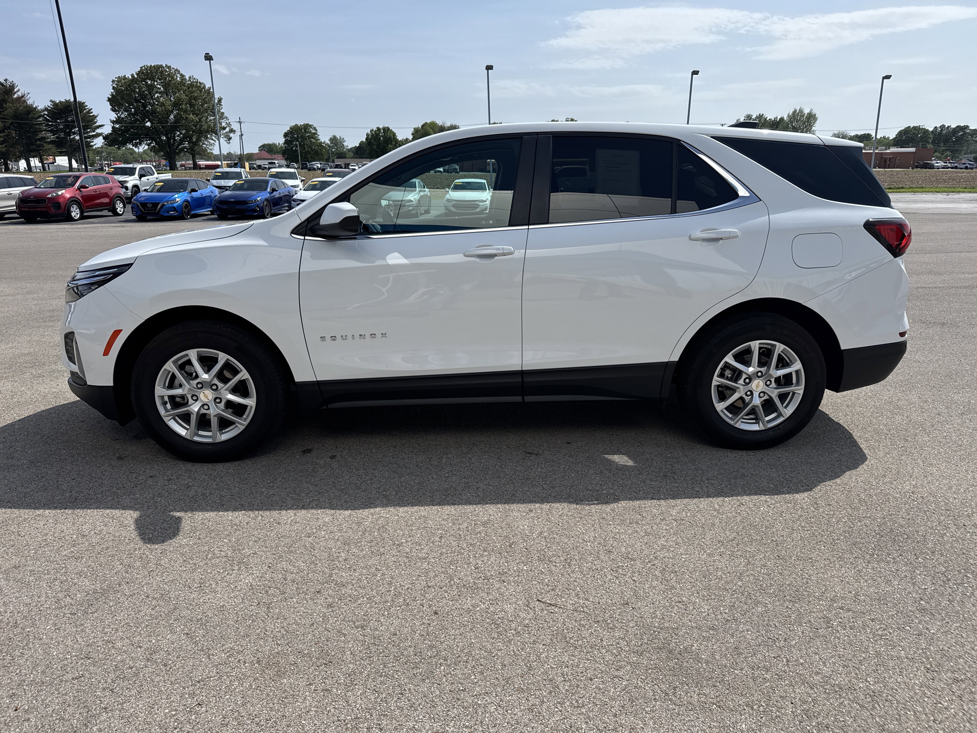 Used 2024 Chevrolet Equinox LT w/ LPO, Floor Liner Package FWD image 3