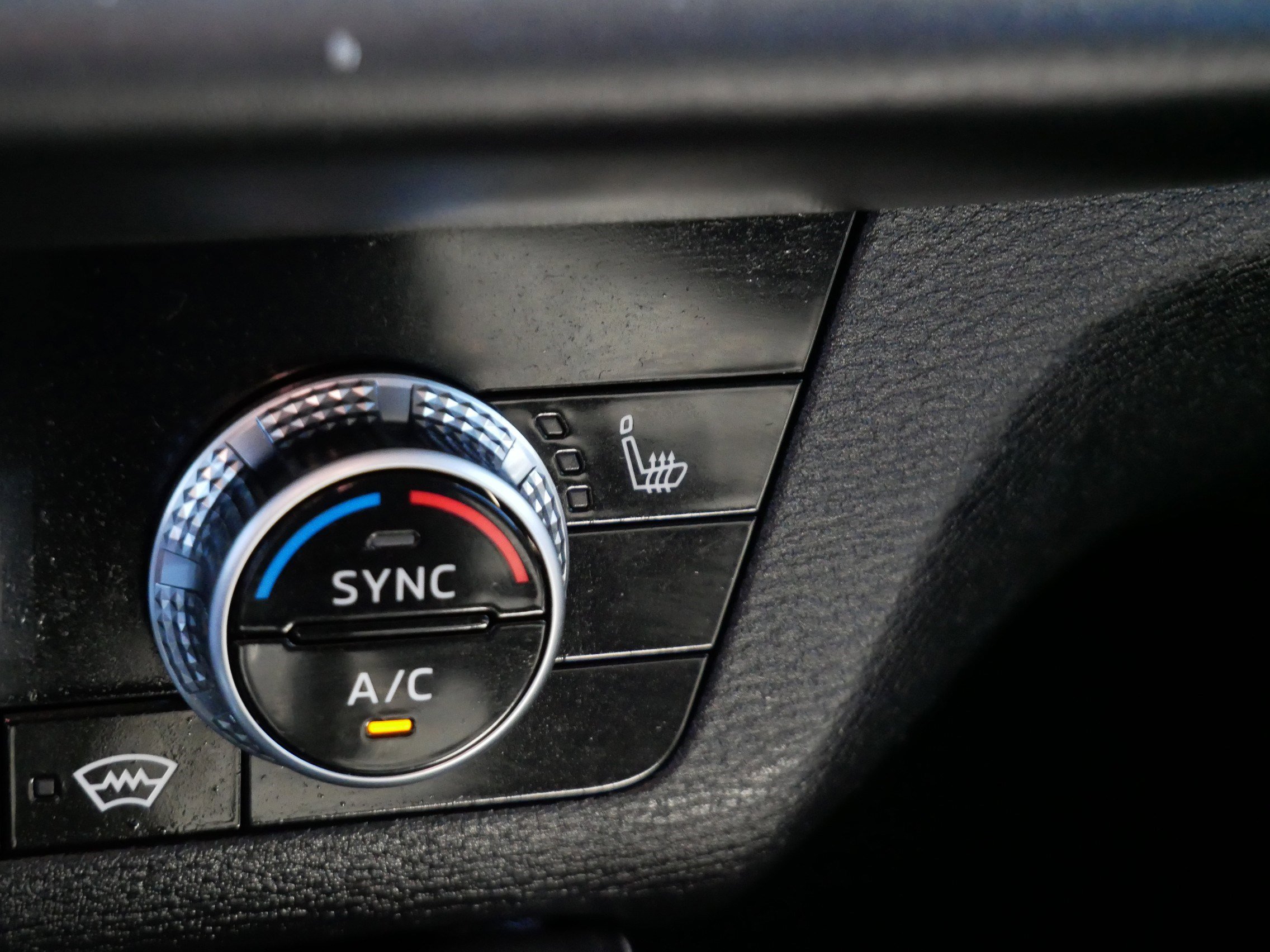 Used 2023 Mitsubishi Outlander SE image 28