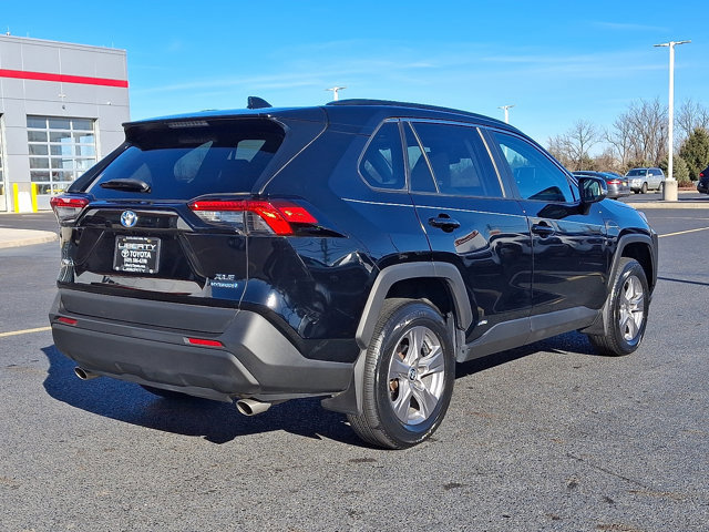 Used 2022 Toyota RAV4 XLE image 6