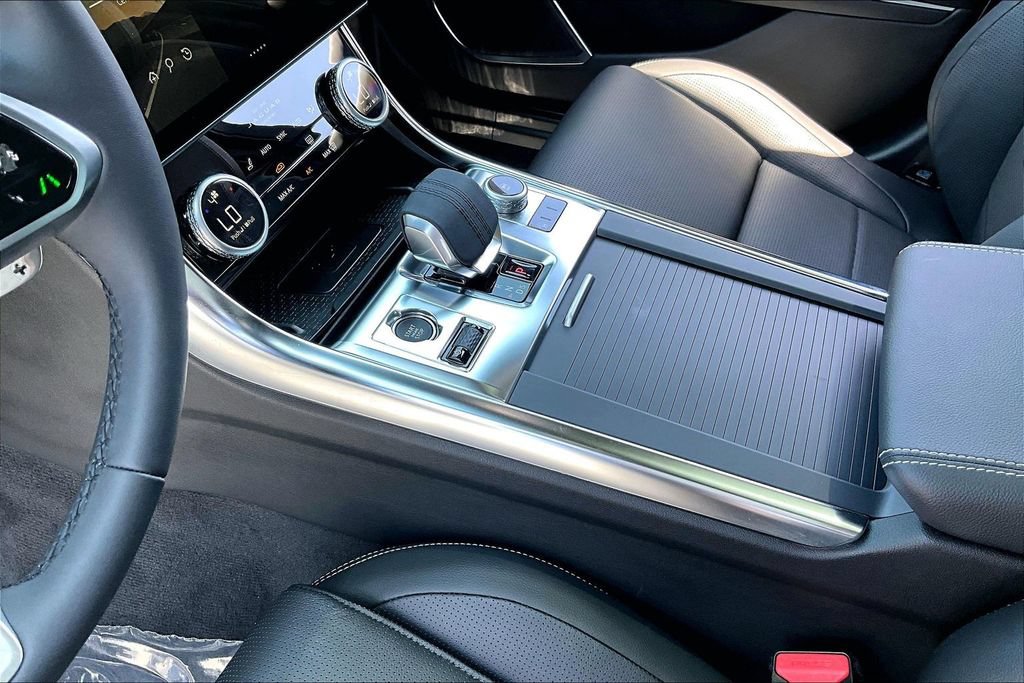 Used 2024 Jaguar XF R-Dynamic SE AWD/4WD image 16