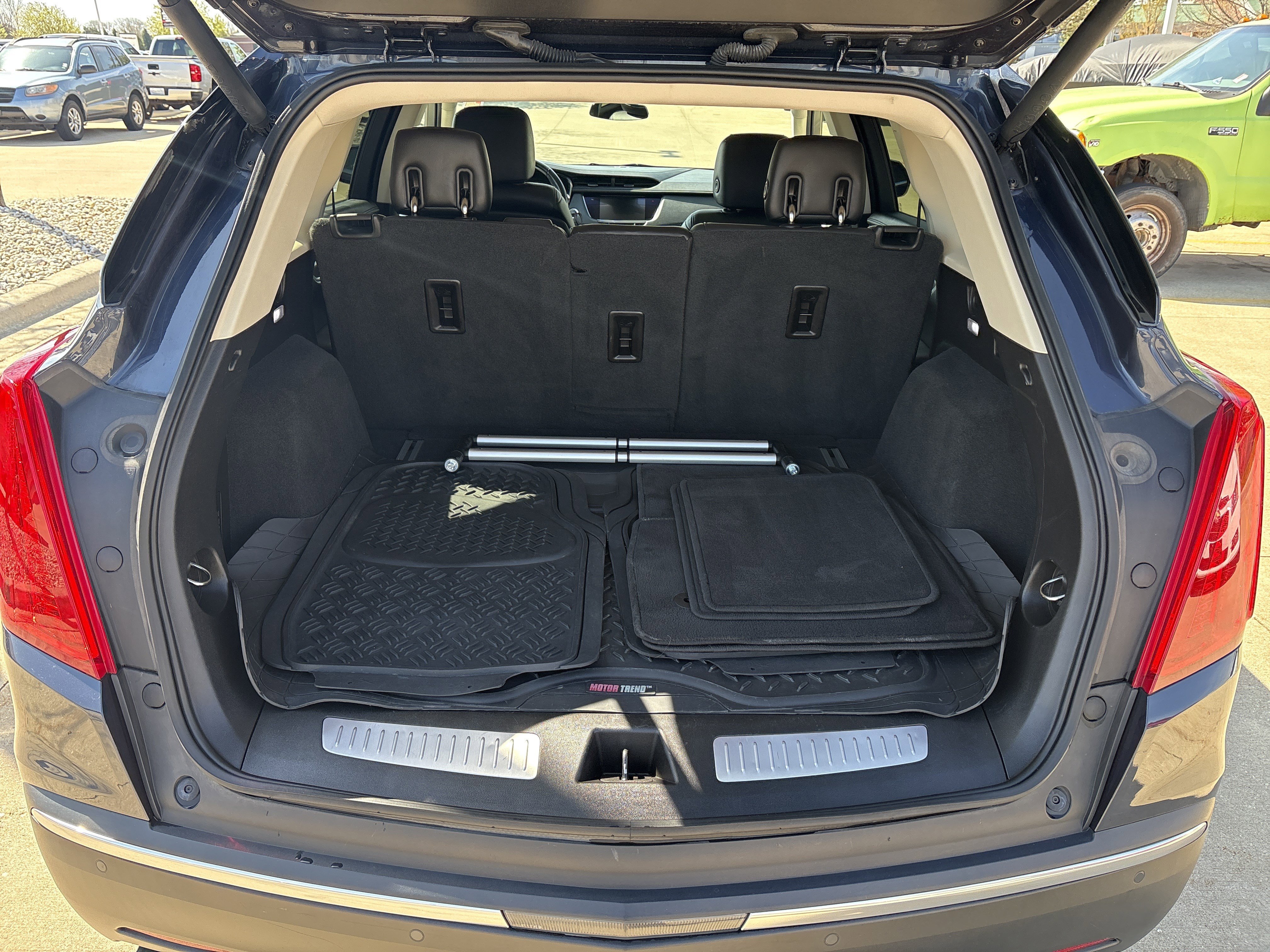 Used 2018 Cadillac XT5 Luxury w/ Driver Awareness Package AWD/4WD image 12