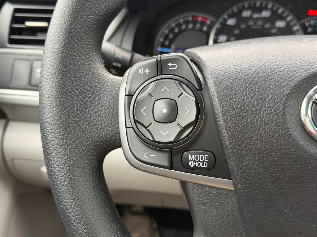 Used 2014 Toyota Camry LE FWD image 18
