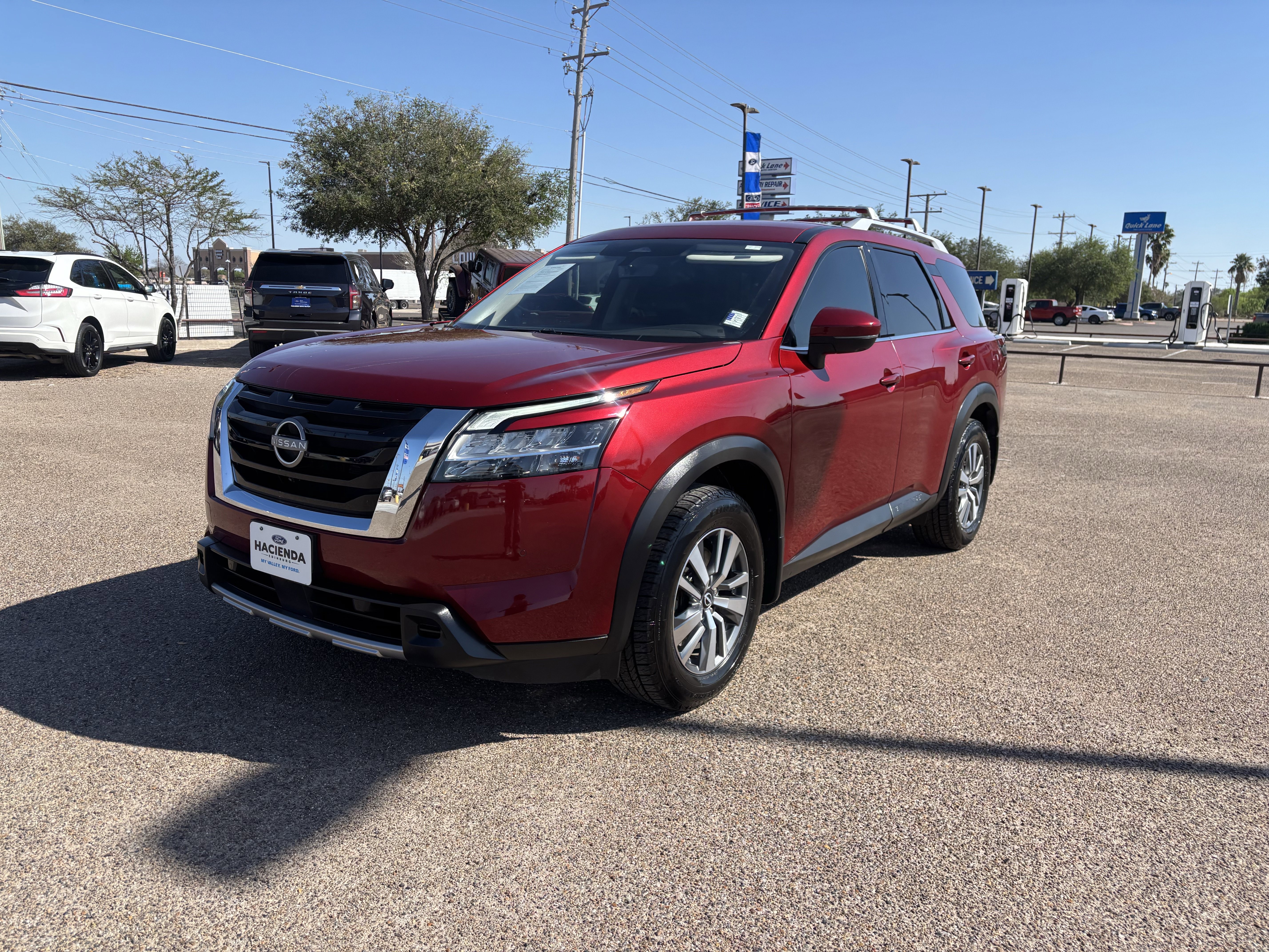 Used 2023 Nissan Pathfinder SL image 1