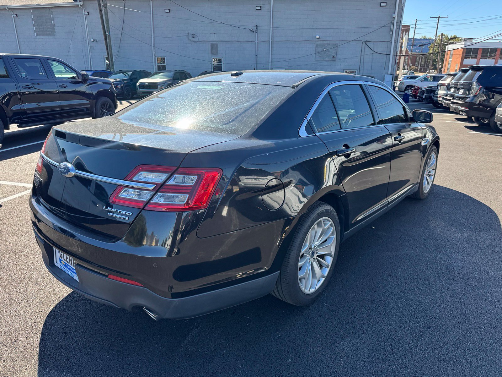 Used 2017 Ford Taurus Limited FWD image 6